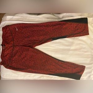 Nike Large patterned athletic capri pants